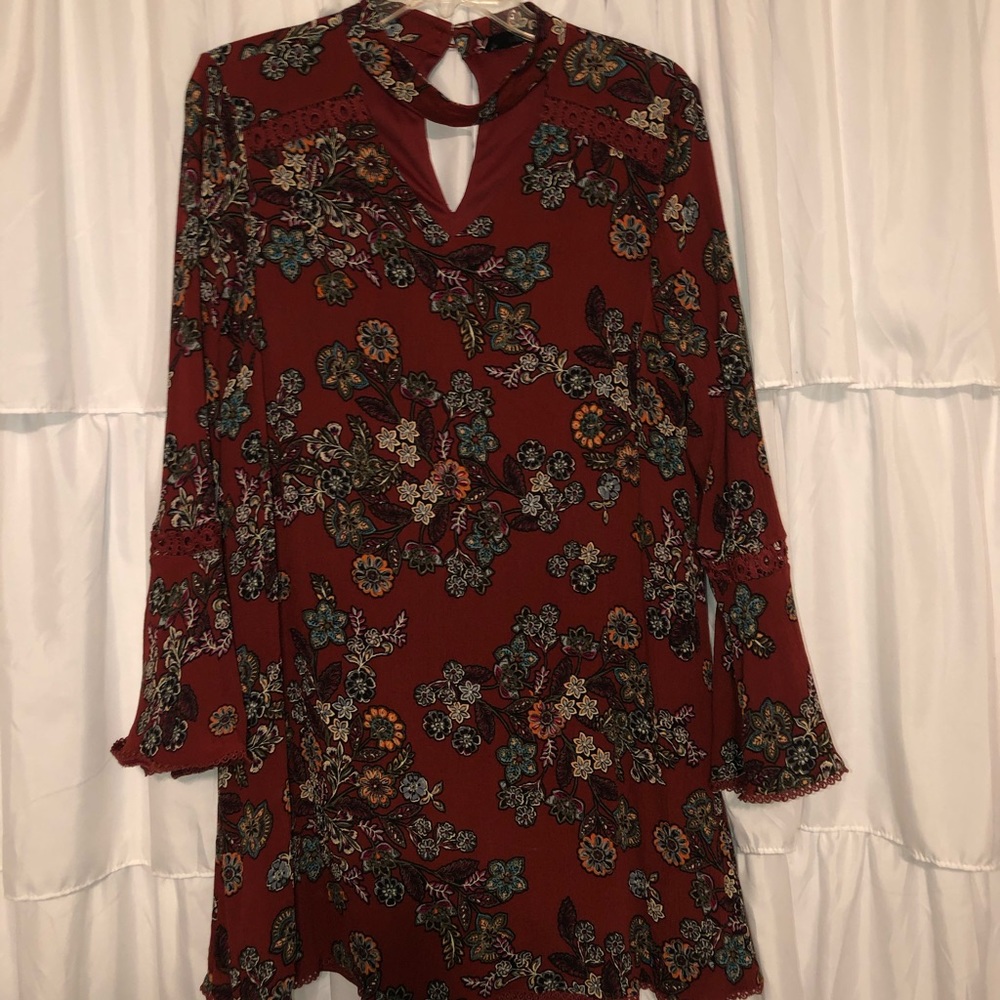 Blu Pepper Floral Keyhole Dress